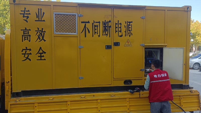 泰来柴油发电机组和UPS电源配合使用时，如何避免切换过程中的电力中断？